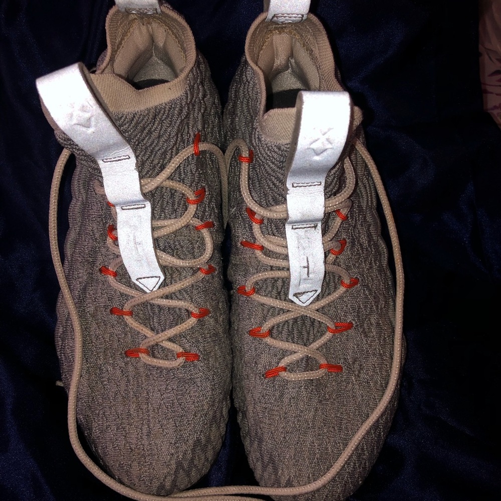 Lebron James XI 5.5y worn once